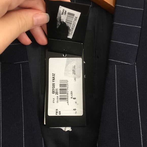 A|X Armani Exchange | Cropped Angle Front Blazer - Picture 8 of 8